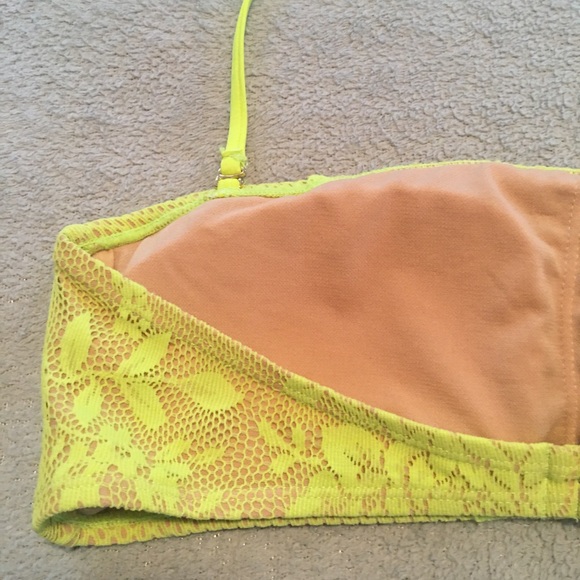 BCBGeneration Sz Medium Bikini swim top . Removable strap . - Picture 6 of 13